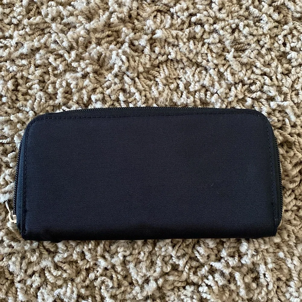 TRAVELON RFID Blocking Zip around travel Wallet‎ Nylon Black